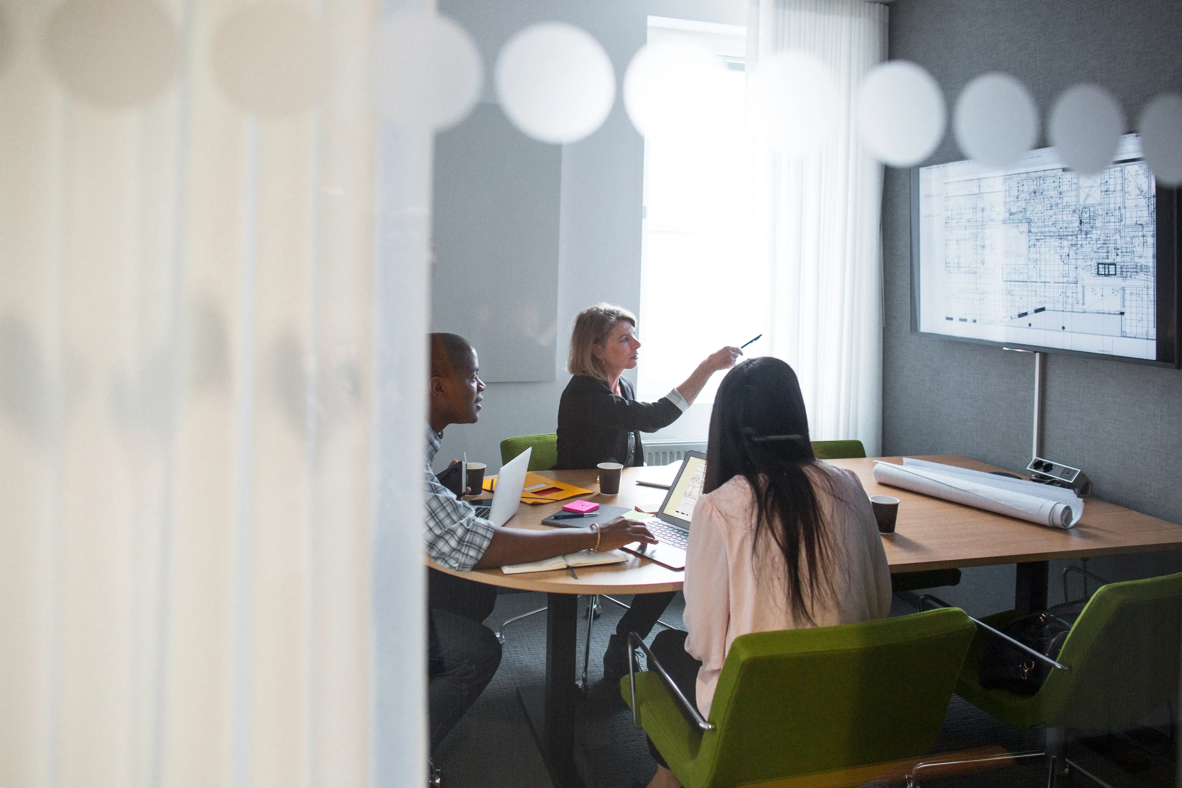 Imagen arquitectos trabajando